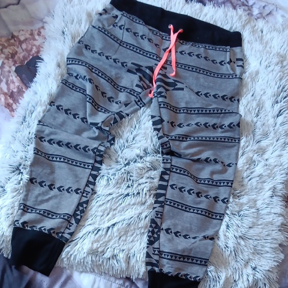 Trendy Women's Gray Patterned Joggers